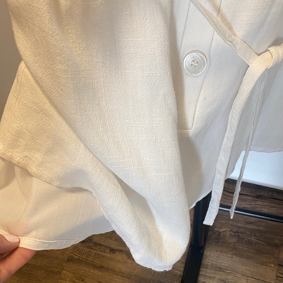 White Button-Down Sleeveless Romper - Picture 9 of 14